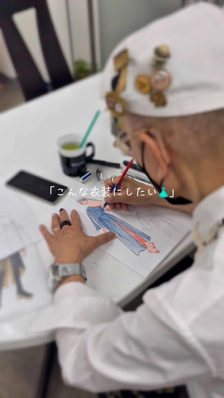 工場に発注して衣装を作るところが多い中、